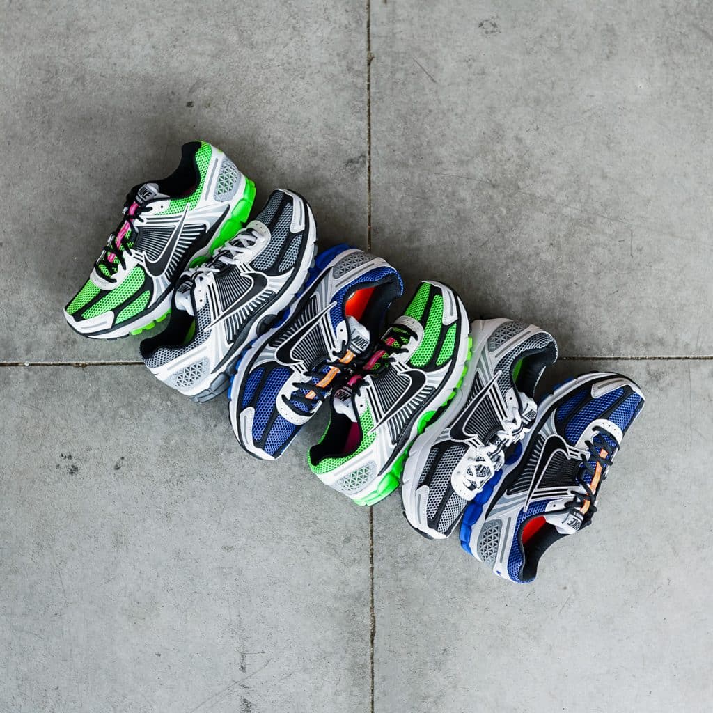 trois paires de baskets nike zoom vomero alignees en flat lay sur beton lisse