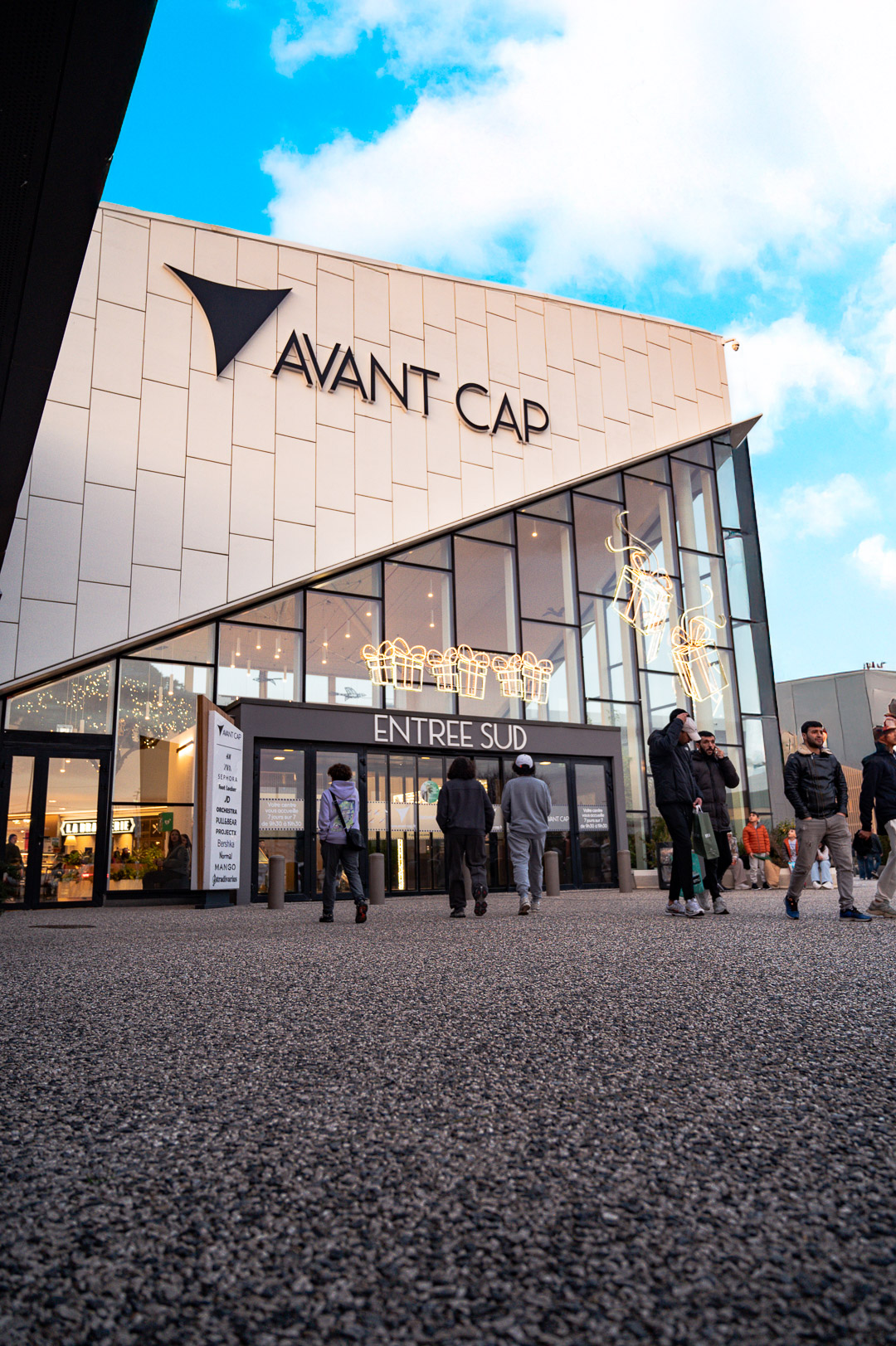 Devanture du centre commercial Avant Cap filmée par notre équipe à Marseille